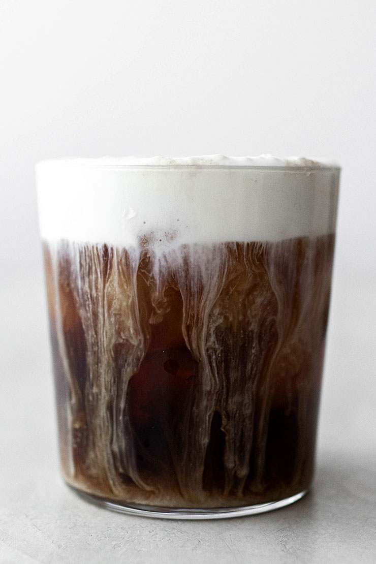 https://coffeeatthree.com/wp-content/uploads/0420-iced-coffee-cream-froth-8.jpg